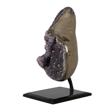 Amethist cluster op standaard 17 x 7 x 4,5 cm | 1590 gram Amethist cluster op standaard 17 x 7 x 4,5 cm | 1590 gram