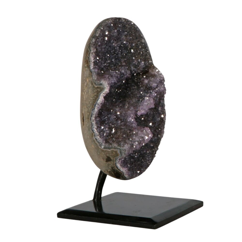 Amethist cluster op standaard 17 x 7 x 4,5 cm | 1590 gram Amethist cluster op standaard 17 x 7 x 4,5 cm | 1590 gram