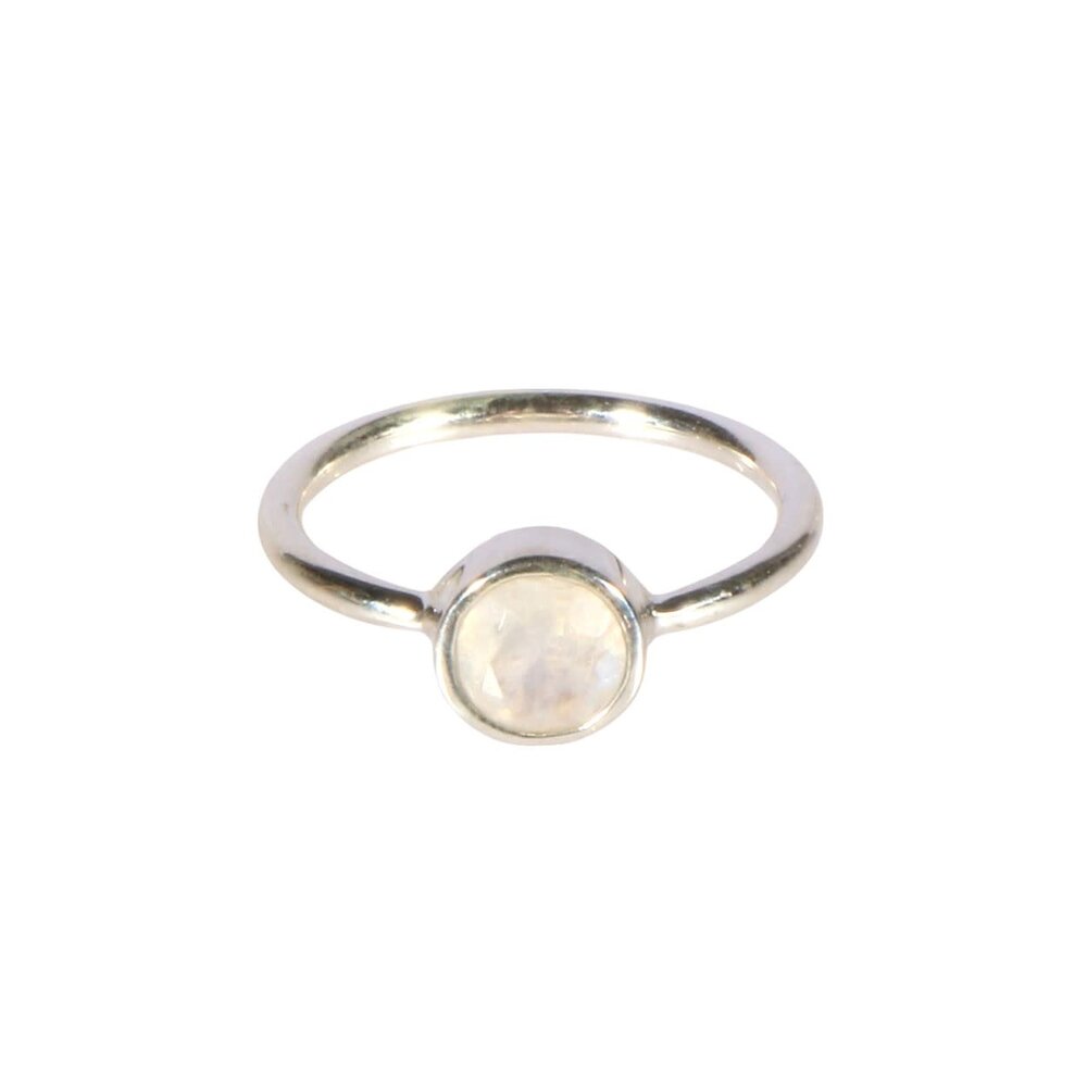 Zilveren ring maansteen (regenboog) maat 17 | rond facet 6 mm