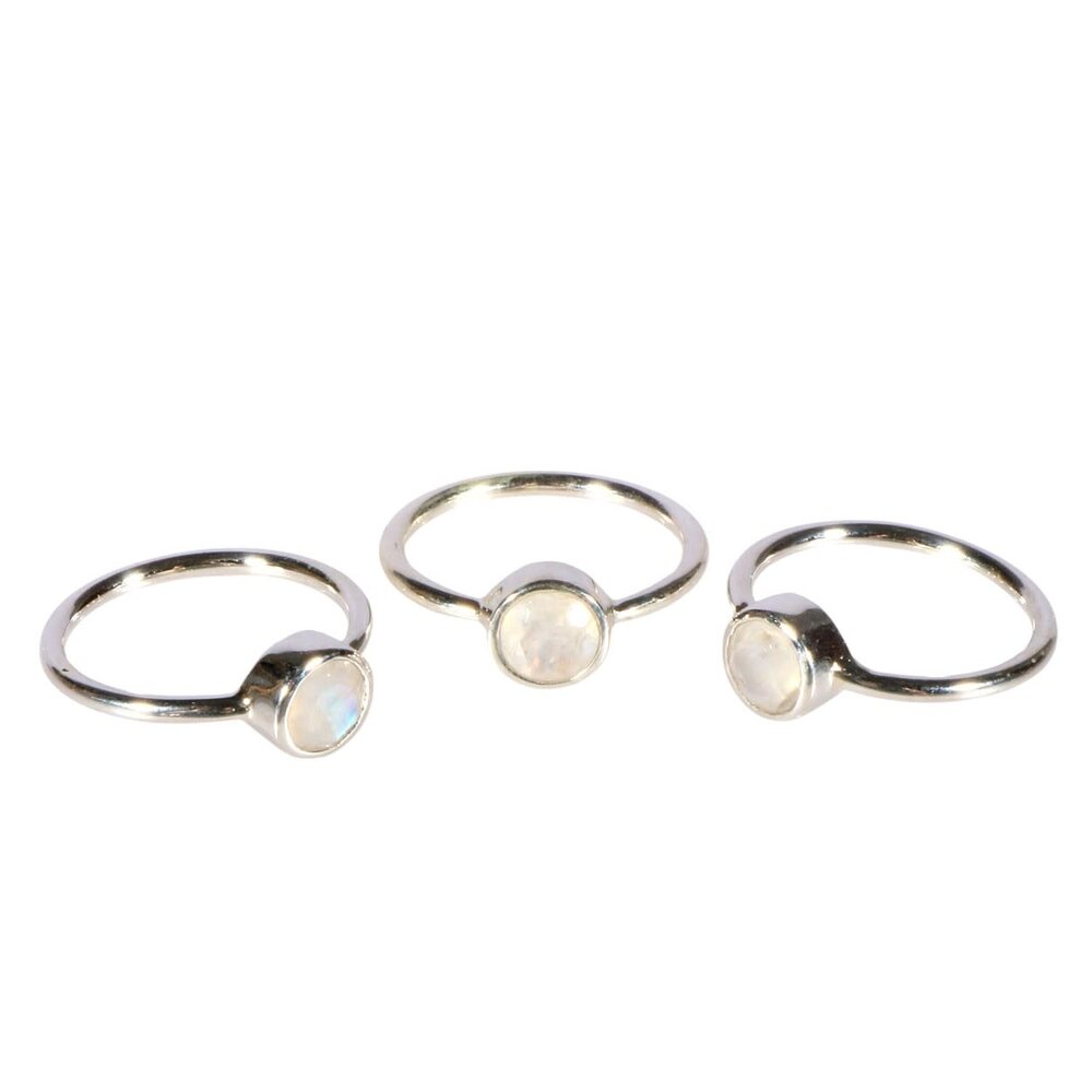 Zilveren ring maansteen (regenboog) maat 17 | rond facet 6 mm