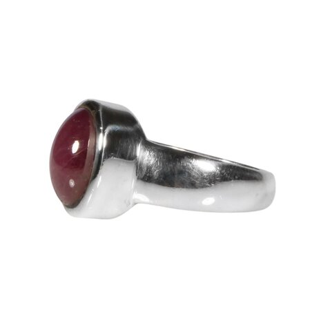 Zilveren ring robijn maat 18 | ovaal 1,1 x 0,8 cm Zilveren ring robijn maat 18 | ovaal 1,1 x 0,8 cm