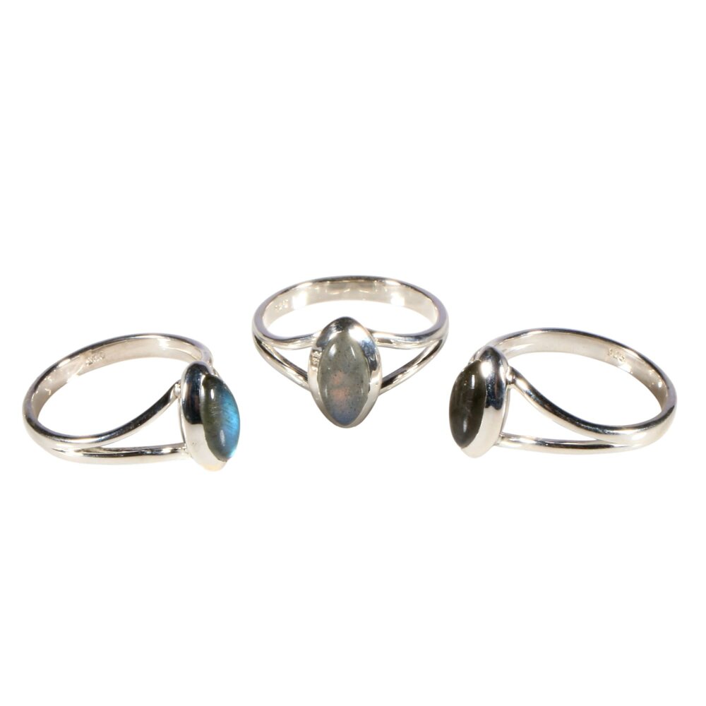 Zilveren ring labradoriet maat 18 | markies 1 x 0,5 cm