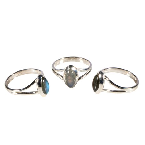Zilveren ring labradoriet maat 19 | markies 1 x 0,5 cm Zilveren ring labradoriet maat 19 | markies 1 x 0,5 cm
