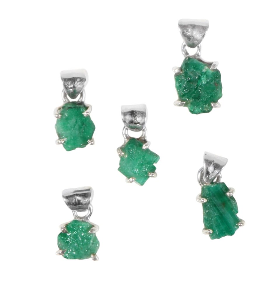 Zilveren hanger smaragd | ruw gezet 0,9 x 0,8 cm Zilveren hanger smaragd | ruw gezet 0,9 x 0,8 cm