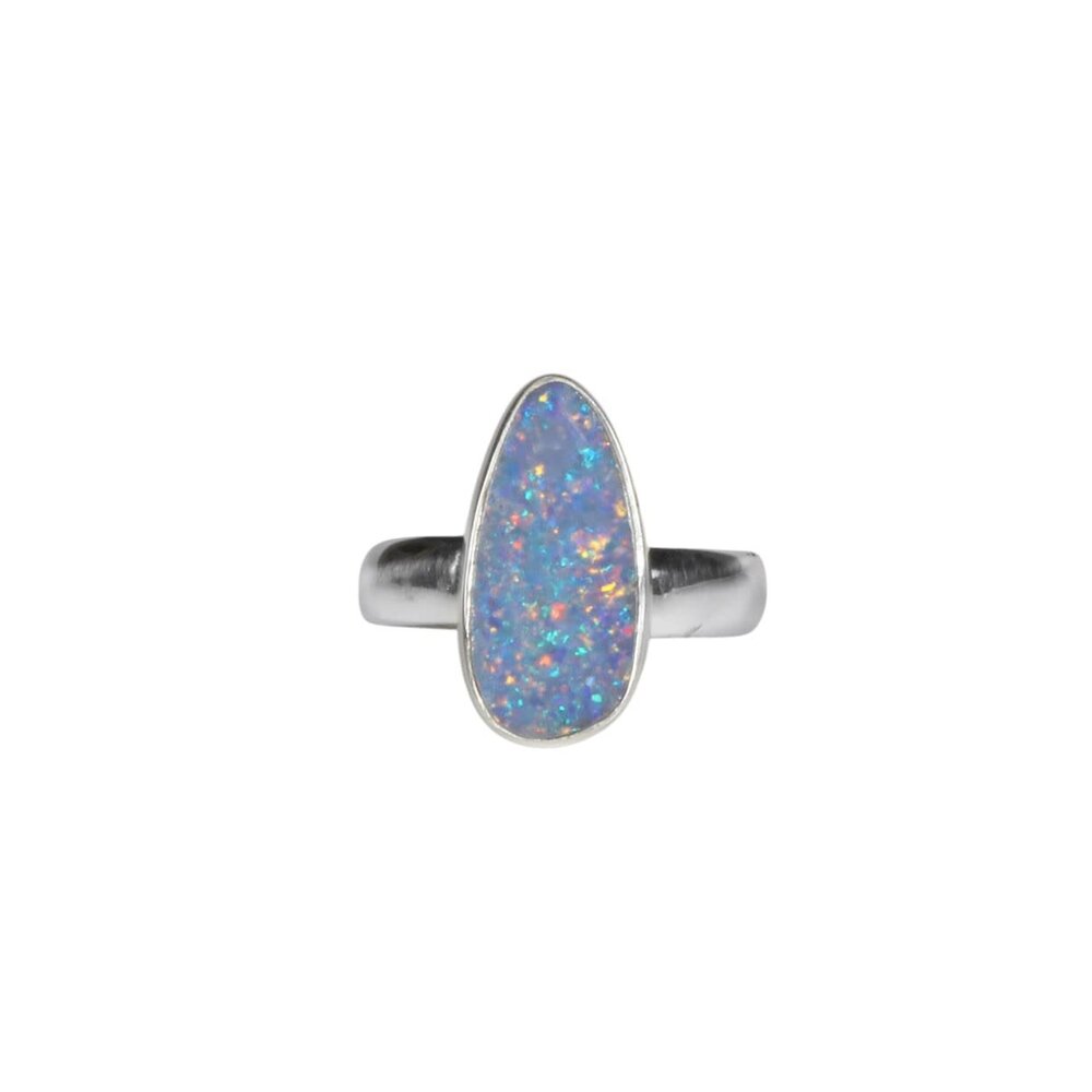 Zilveren ring opaal (Australië) doublet maat 18 1/2 | 1,8 x 0,8 cm Zilveren ring opaal (Australië) doublet maat 18 1/2 | 1,8 x 0,8 cm