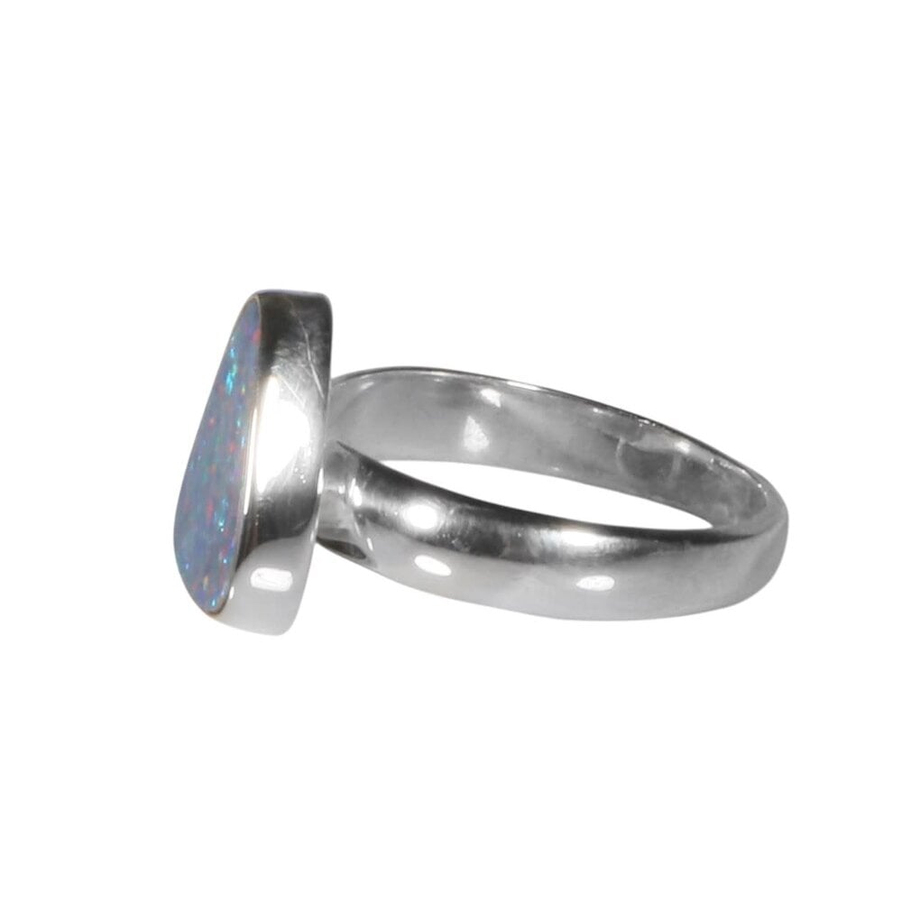 Zilveren ring opaal (Australië) doublet maat 18 1/2 | driehoek 1,3 x 1 cm Zilveren ring opaal (Australië) doublet maat 18 1/2 | driehoek 1,3 x 1 cm