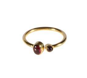 Gold filled ring granaat maat 18 1/2 (licht verstelbaar) | 2 cabochon stenen Gold filled ring granaat maat 18 1/2 (licht verstelbaar) | 2 cabochon stenen