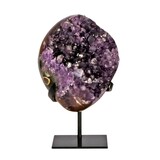 Amethist cluster op standaard 13 x 10 x 4,5 cm | 1355 gram Amethist cluster op standaard 13 x 10 x 4,5 cm | 1355 gram