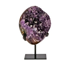 Amethist cluster op standaard 13 x 10 x 4,5 cm | 1355 gram Amethist cluster op standaard 13 x 10 x 4,5 cm | 1355 gram