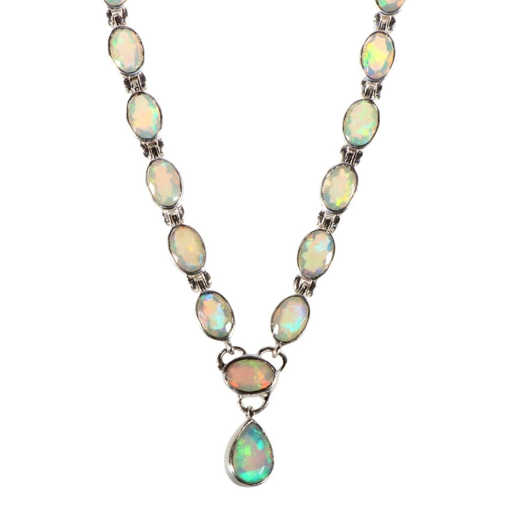 Zilveren ketting opaal (edel) ovaal facet 7 x 4,7 mm Zilveren ketting opaal (edel) ovaal facet 7 x 4,7 mm