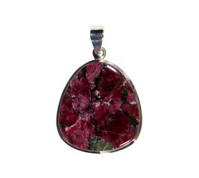 Zilveren hanger eudialiet | ovaal 3,1 x 2,8 cm