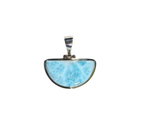 Zilveren hanger larimar | halve cirkel 1,3 x 2,4 cm Zilveren hanger larimar | halve cirkel 1,3 x 2,4 cm