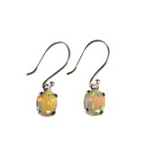 Zilveren oorbellen opaal (edel) | ovaal facet gezet 9 x 7 mm Zilveren oorbellen opaal (edel) | ovaal facet gezet 9 x 7 mm