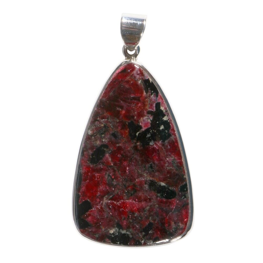 Zilveren hanger eudialiet | driehoek 4,3 x 2,7 cm Zilveren hanger eudialiet | driehoek 4,3 x 2,7 cm