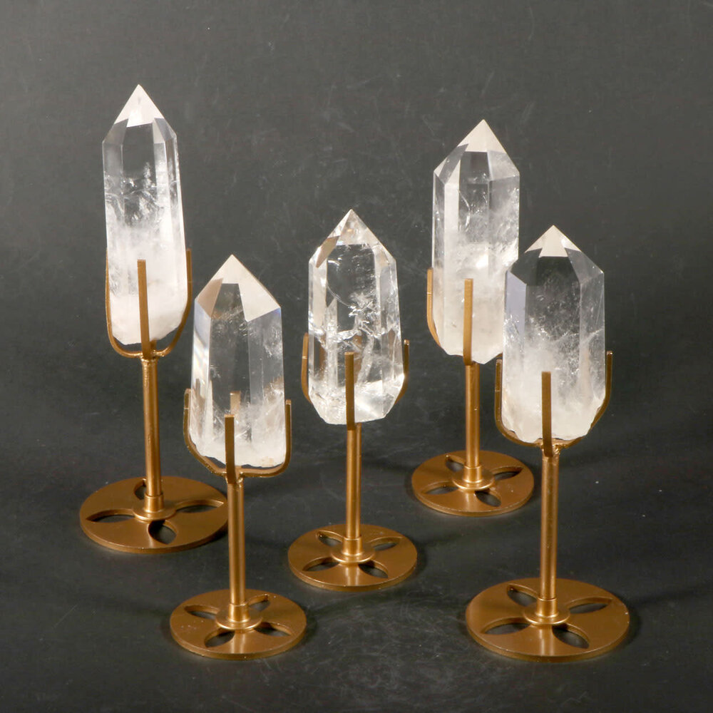 Bergkristal punt geslepen | 100 - 200 gram | op standaard Bergkristal punt geslepen | 100 - 200 gram | op standaard