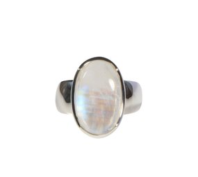 Zilveren ring maansteen (regenboog) maat 17 | ovaal 1,7 x 1 cm Zilveren ring maansteen (regenboog) maat 17 | ovaal 1,7 x 1 cm