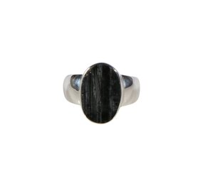 Zilveren ring toermalijn (zwart) maat 18 | ovaal ruw 1,6 x 1,1 cm Zilveren ring toermalijn (zwart) maat 18 | ovaal ruw 1,6 x 1,1 cm