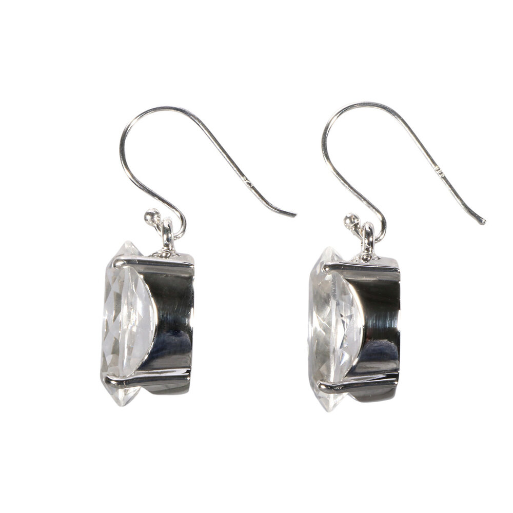 Zilveren oorbellen bergkristal | ovaal facet gezet 1,8 x 1,4 cm