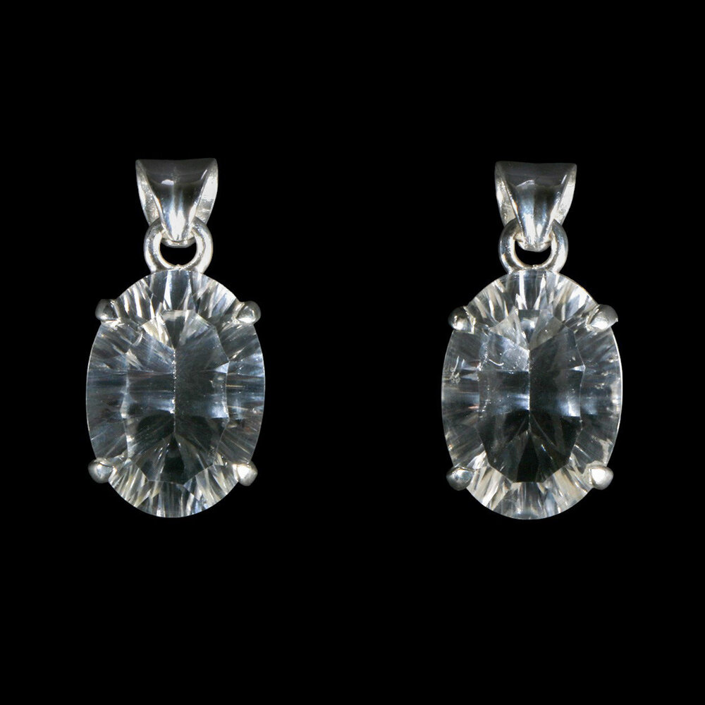 Zilveren hanger bergkristal | ovaal facet gezet 1,8 x 1,3 cm