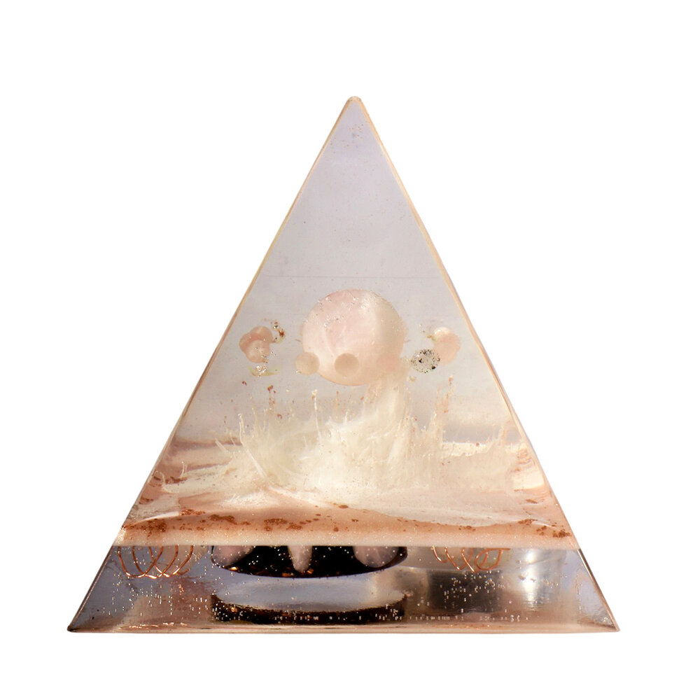 Urn piramide rozenkwarts 10,8 x 10,8 x 13,5 cm