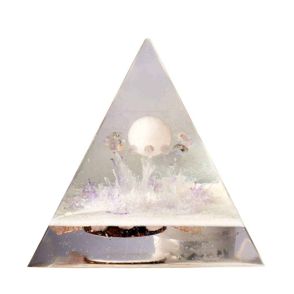 Urn piramide rozenkwarts 11 x 11 x 13,5 cm