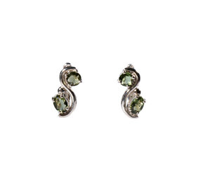 Zilveren oorstekers moldaviet | dubbel facet gezet 1,6 x 0,7 cm