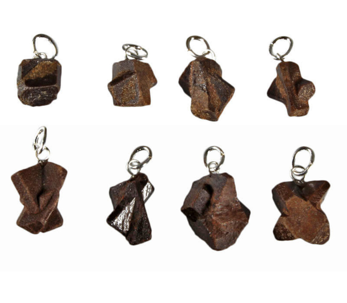 Stauroliet hanger ruw met zilveren oogje