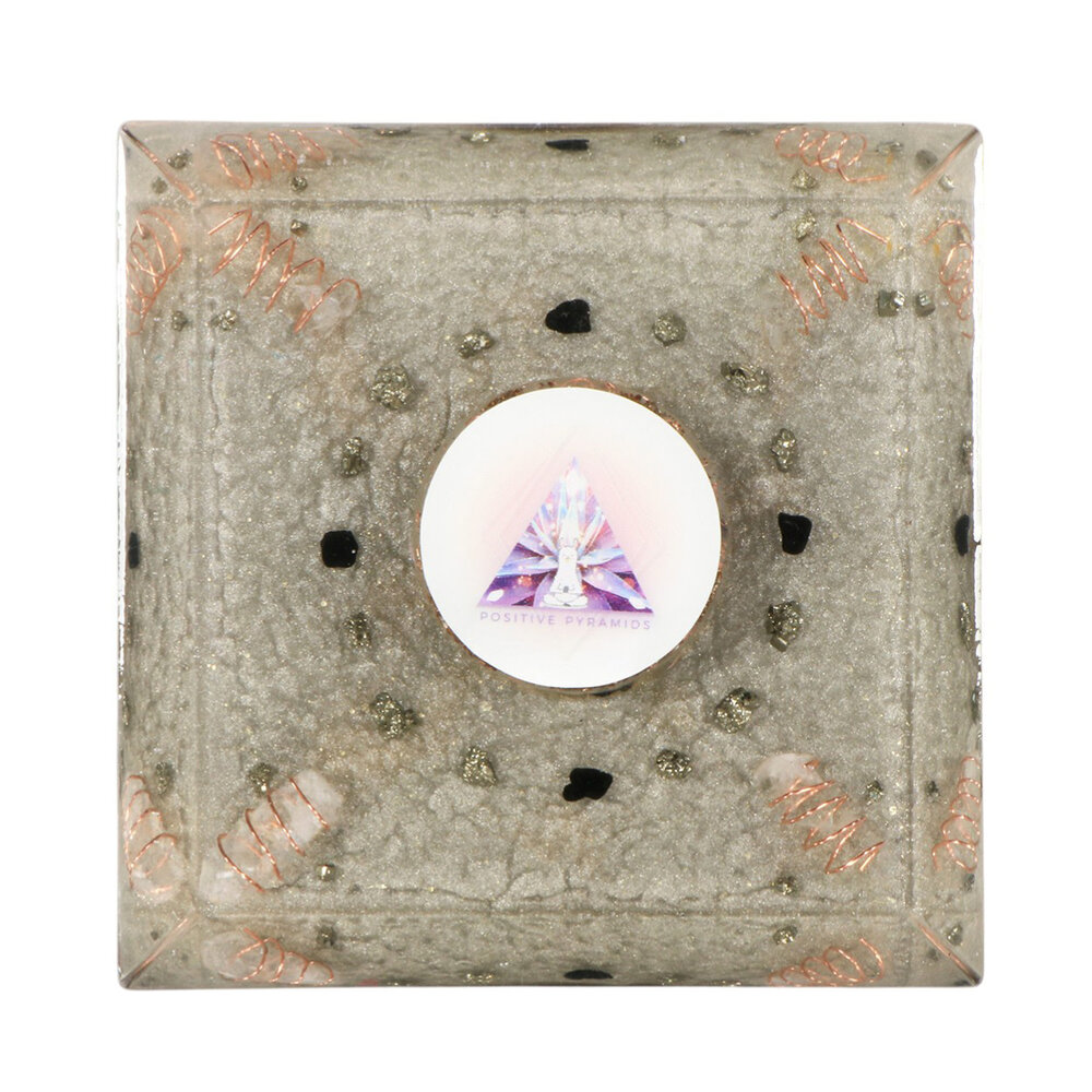 Orgonite piramide metatron's cube met pyriet 10,5 x 10,5 x 10,5 cm | 504 gram Orgonite piramide metatron's cube met pyriet 10,5 x 10,5 x 10,5 cm | 504 gram