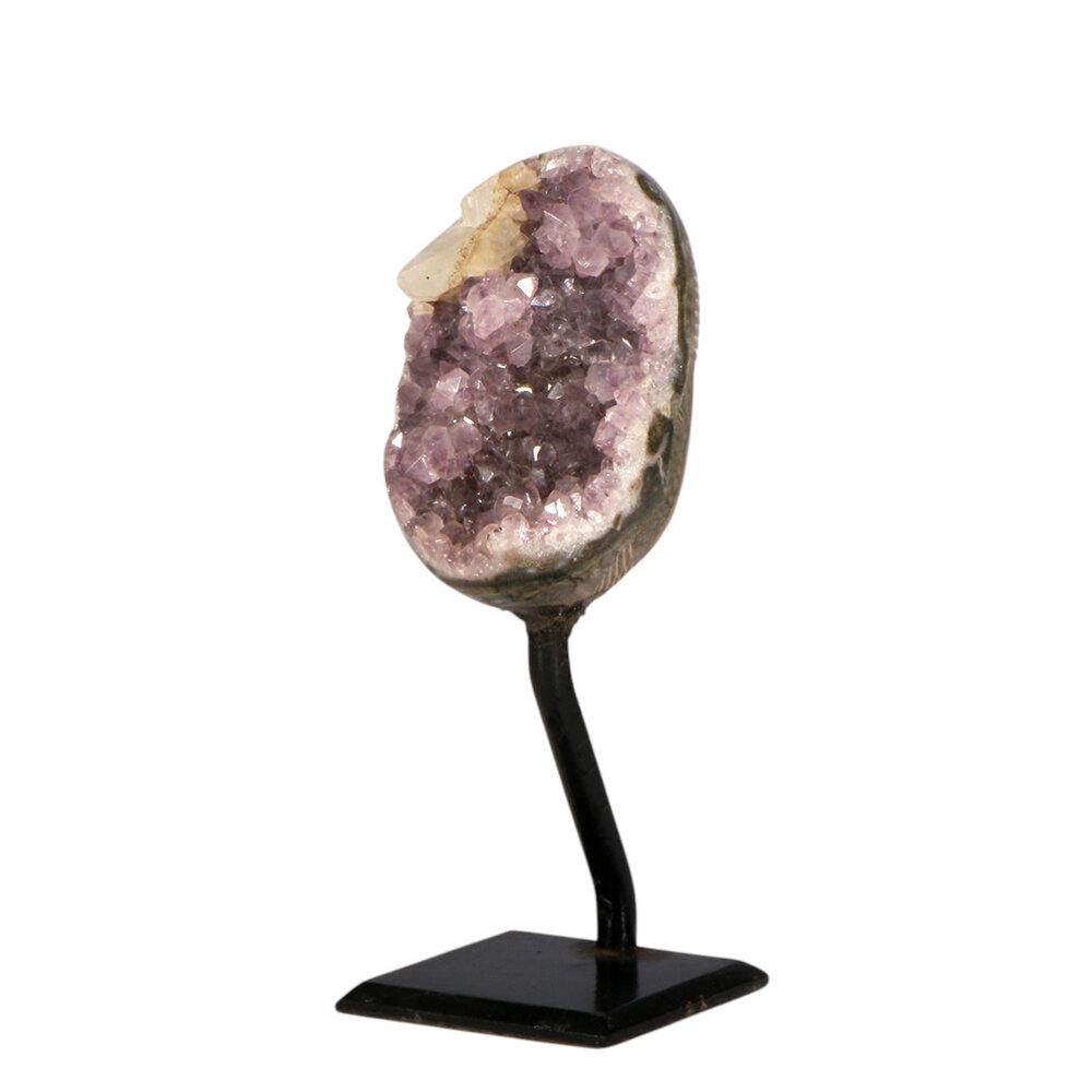 Amethist cluster op standaard 9 x 6 x 5,5 cm | 549 gram Amethist cluster op standaard 9 x 6 x 5,5 cm | 549 gram