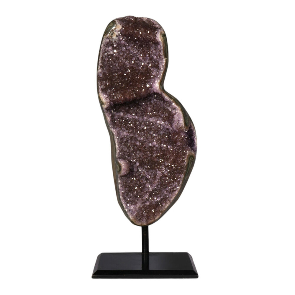 Amethist cluster op standaard 28 x 11 x 6,5 cm | 4361 gram Amethist cluster op standaard 28 x 11 x 6,5 cm | 4361 gram