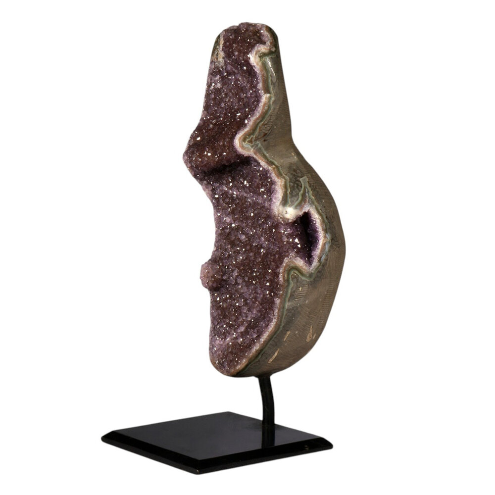 Amethist cluster op standaard 28 x 11 x 6,5 cm | 4361 gram Amethist cluster op standaard 28 x 11 x 6,5 cm | 4361 gram