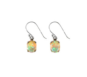 Zilveren oorbellen opaal (edel) | ovaal facet 8 x 6 mm