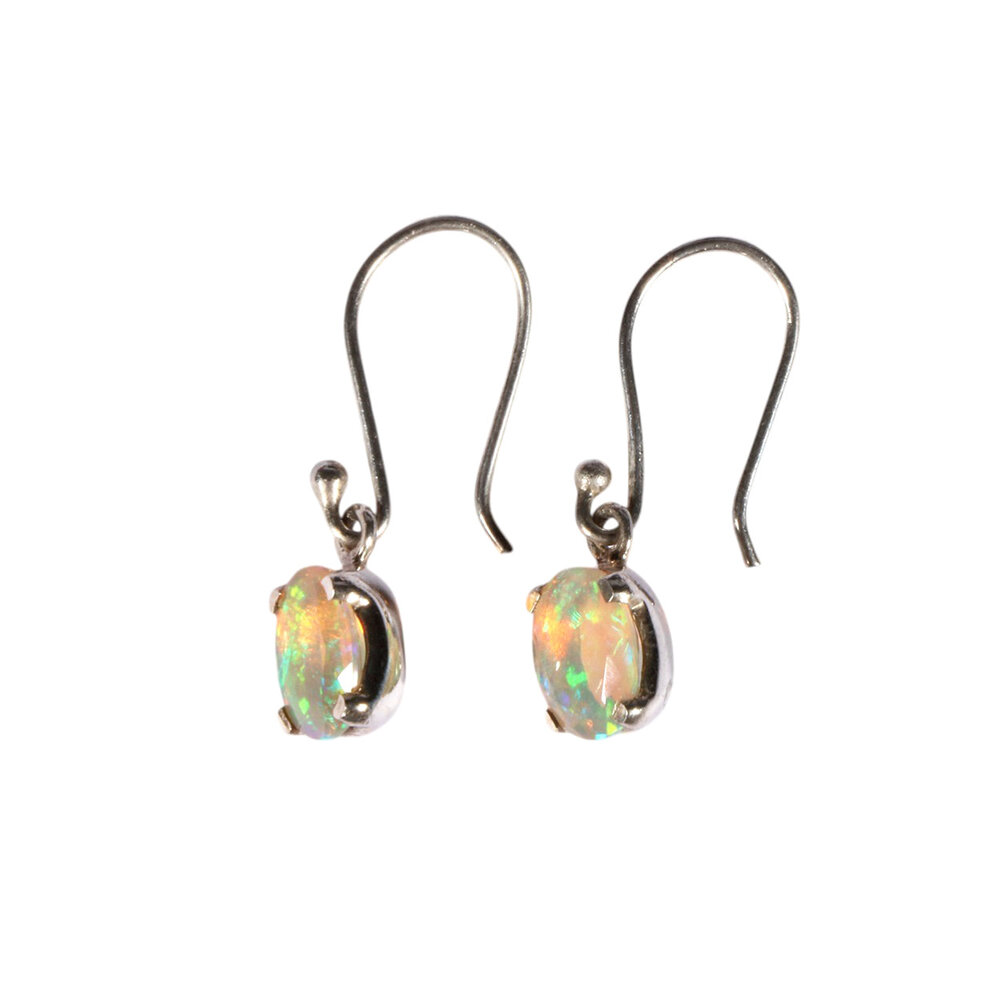 Zilveren oorbellen opaal (edel) | ovaal facet 8 x 6 mm