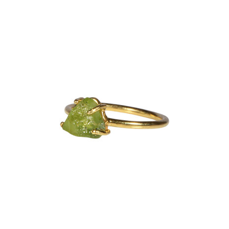 Gold filled ring peridoot maat 18 | driehoek ruw gezet 7 x 8 mm