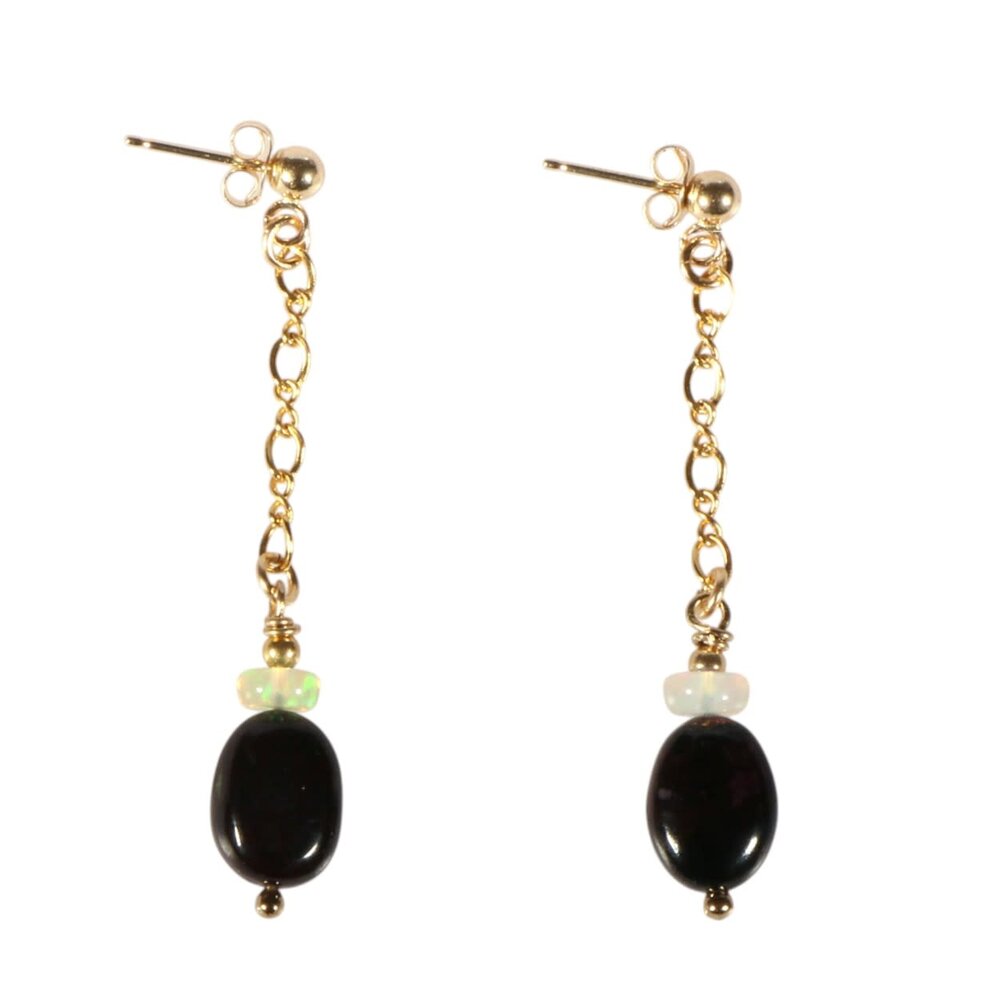 Gouden (14k) met gold filled oorstekers sugiliet met edelopaal