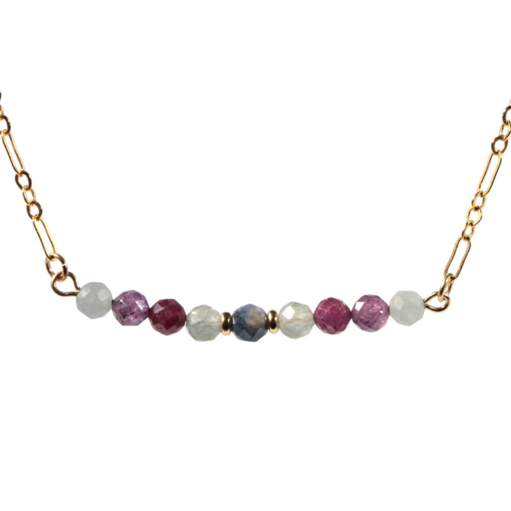 Gold filled ketting met robijn en saffier facet kralen