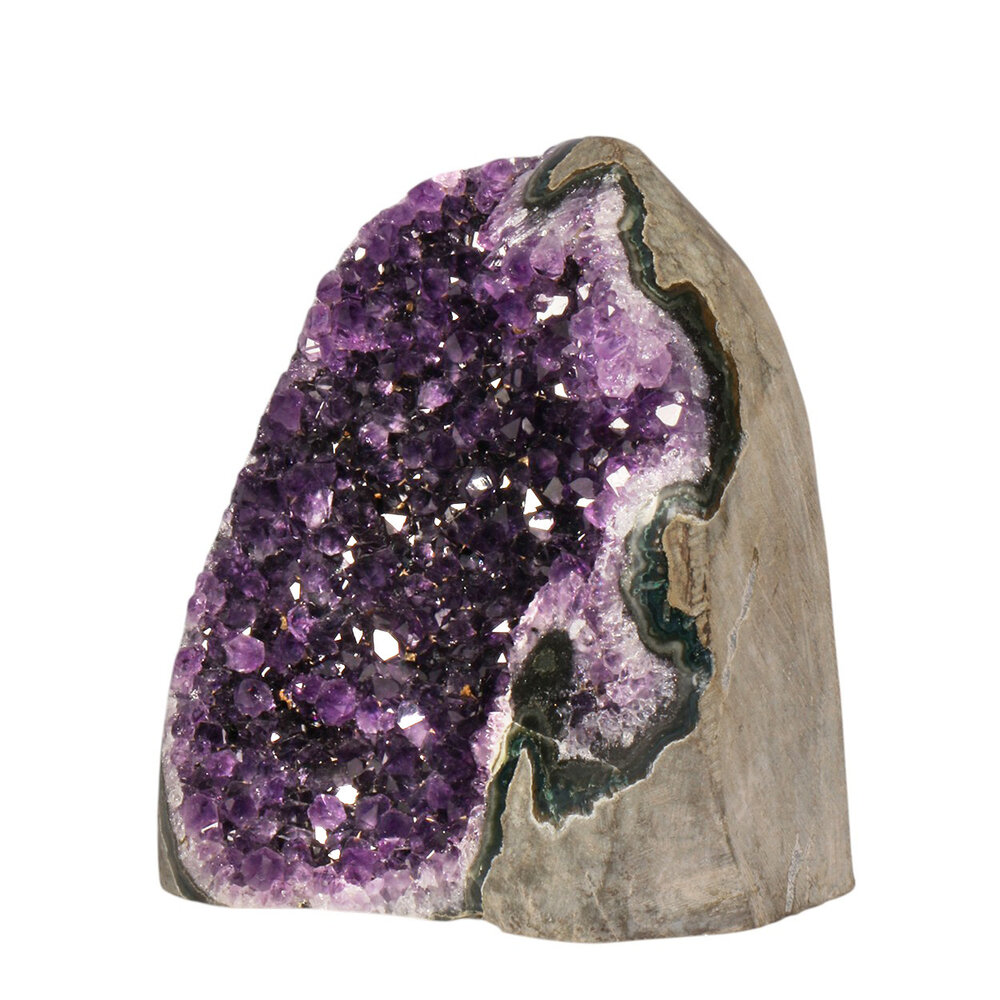 Amethist A-kwaliteit cluster 9,3 x 8,5 x 6,5 cm | 631 gram Amethist A-kwaliteit cluster 9,3 x 8,5 x 6,5 cm | 631 gram