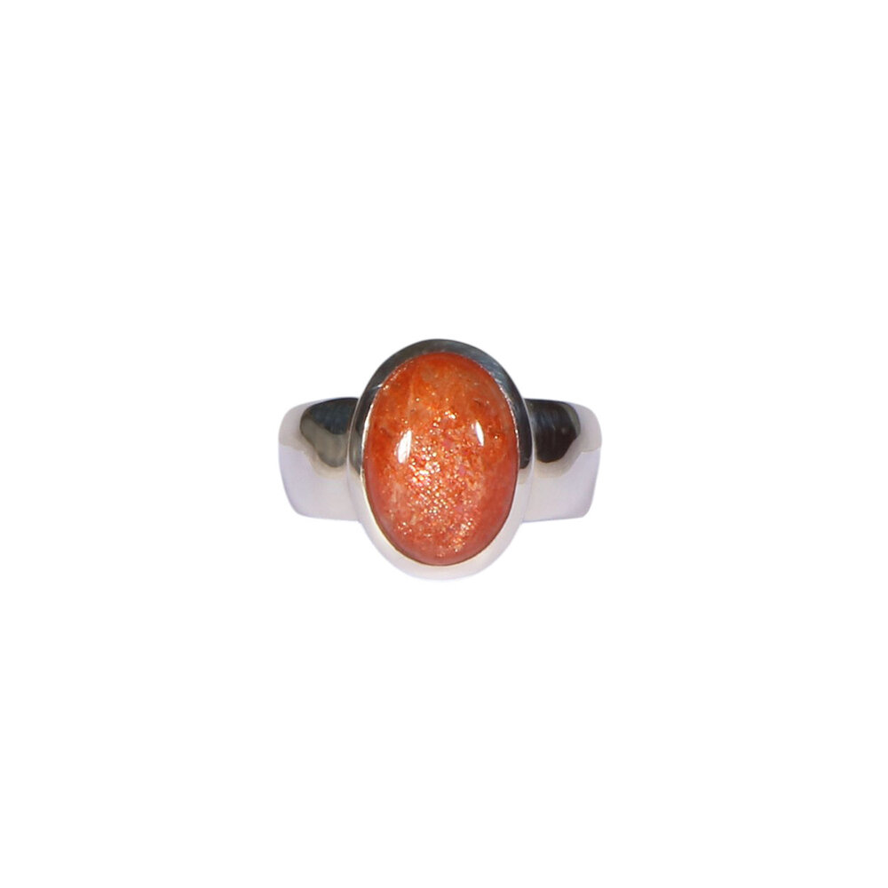 Zilveren ring zonnesteen maat 17 | ovaal 1,3 x 0,9 cm Zilveren ring zonnesteen maat 17 | ovaal 1,3 x 0,9 cm