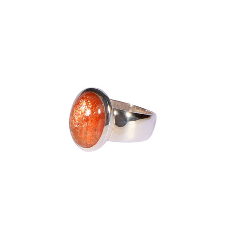 Zilveren ring zonnesteen maat 17 | ovaal 1,3 x 0,9 cm Zilveren ring zonnesteen maat 17 | ovaal 1,3 x 0,9 cm