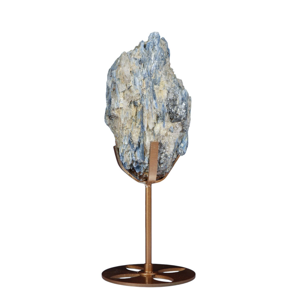 Kyaniet kristal op goudkleurige standaard 12,4 x 7,2 x 4,3 cm | 589 gram