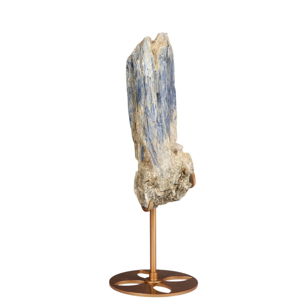 Kyaniet kristal op goudkleurige standaard 14,3 x 5,5 x 2,4 cm | 371 gram