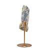 Kyaniet kristal op goudkleurige standaard 14,3 x 5,5 x 2,4 cm | 371 gram