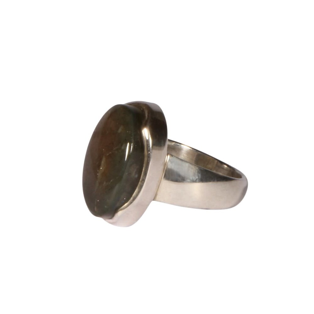Zilveren ring labradoriet (paars) maat 17 | ovaal 1,8 x 1,2 cm Zilveren ring labradoriet (paars) maat 17 | ovaal 1,8 x 1,2 cm