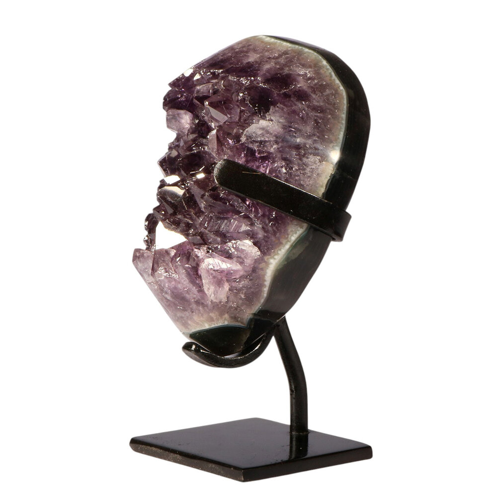 Amethist cluster op standaard 13,7 x 8 x 6,4 cm | 1608 gram Amethist cluster op standaard 13,7 x 8 x 6,4 cm | 1608 gram