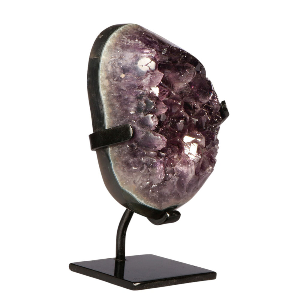 Amethist cluster op standaard 13,7 x 8 x 6,4 cm | 1608 gram Amethist cluster op standaard 13,7 x 8 x 6,4 cm | 1608 gram