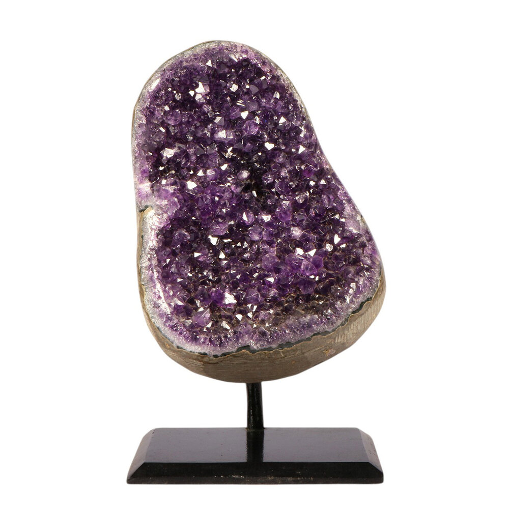 Amethist cluster op standaard 13,5 x 10 x 7 cm | 1540 gram Amethist cluster op standaard 13,5 x 10 x 7 cm | 1540 gram