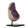 Amethist cluster op standaard 13,5 x 10 x 7 cm | 1540 gram Amethist cluster op standaard 13,5 x 10 x 7 cm | 1540 gram