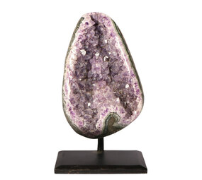 Amethist cluster op standaard 14,3 x 9,2 x 7,9 cm | 2047 gram Amethist cluster op standaard 14,3 x 9,2 x 7,9 cm | 2047 gram