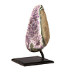 Amethist cluster op standaard 14,3 x 9,2 x 7,9 cm | 2047 gram Amethist cluster op standaard 14,3 x 9,2 x 7,9 cm | 2047 gram