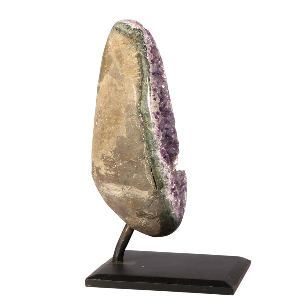 Amethist cluster op standaard 14,3 x 9,2 x 7,9 cm | 2047 gram Amethist cluster op standaard 14,3 x 9,2 x 7,9 cm | 2047 gram